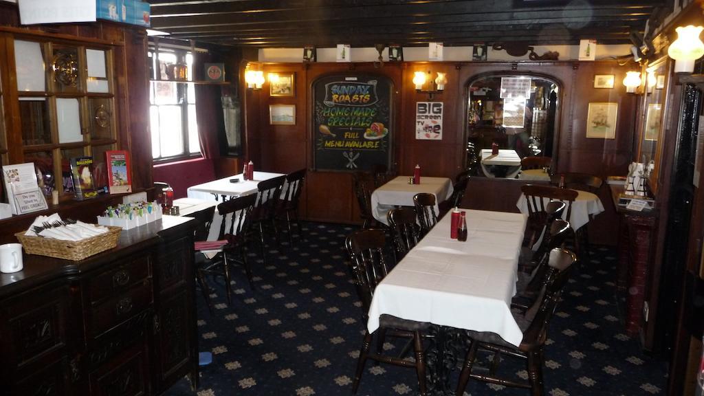 Kings Arms Hotel Penryn Extérieur photo